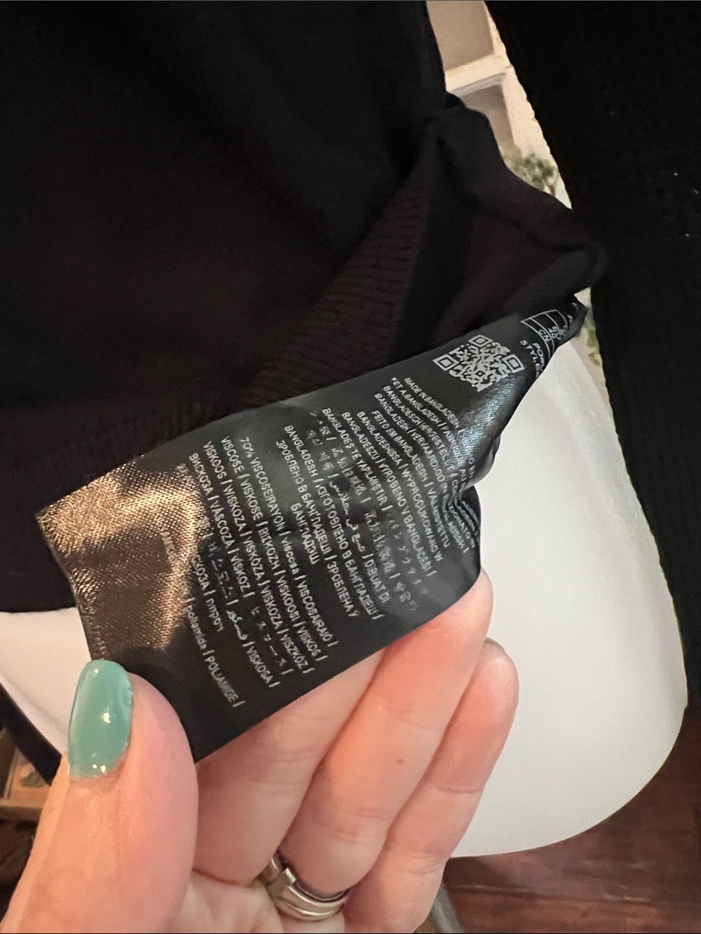 Guess Sweater - Picture 5 of 8